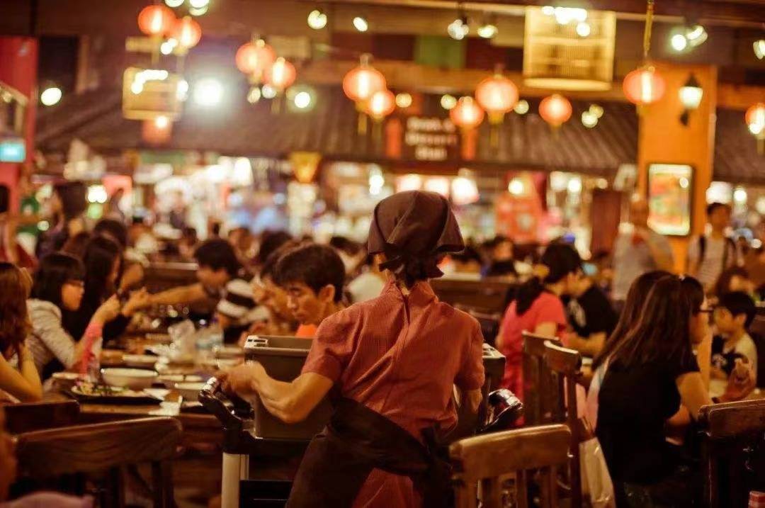 商场里的连锁餐饮，正掀起一场“逃离”风暴