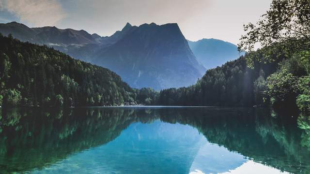 暑期旅游旺季走向尾声，旅游热潮会长盛不衰吗？